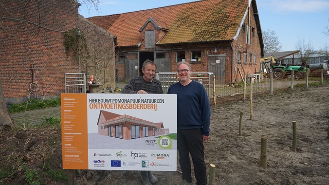 Pomona Puur Natuur bouwt stallen in Melsele om tot ontmoetingsboerderij ...