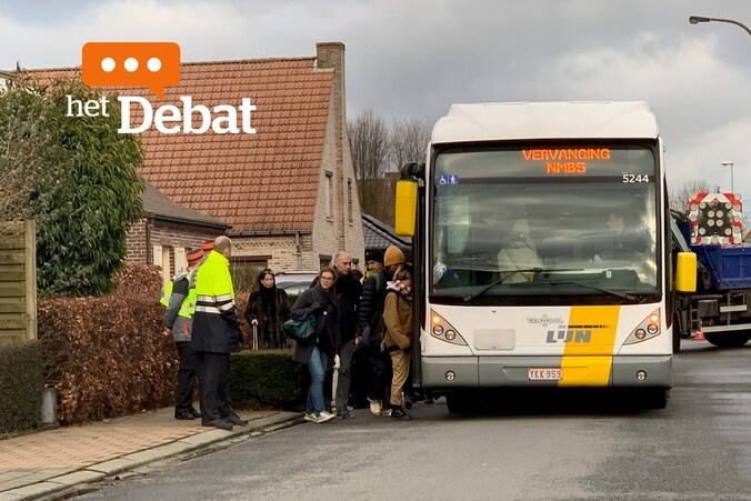 Archiefbeeld van een De Lijn-bus in Beernem.