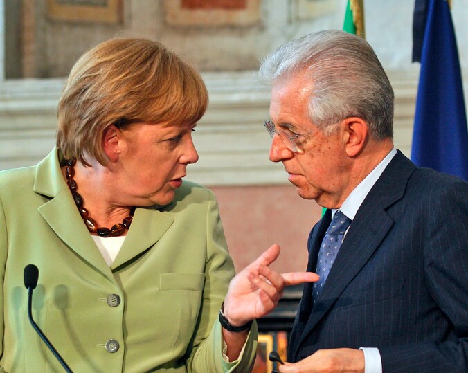 De Duitse Bondskanselier Angela Merkel en de Italiaanse premier Mario Monti.
