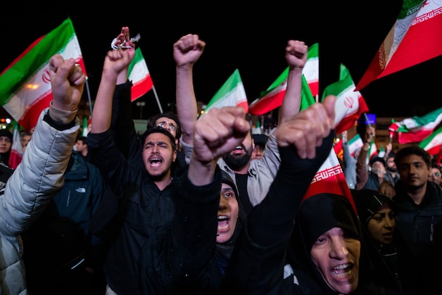 Iraniërs zijn de straat op gegaan na de aankondiging van het staakt-het-vuren.
