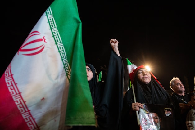 Iraniërs zijn de straat op gegaan na de aankondiging van het staakt-het-vuren.