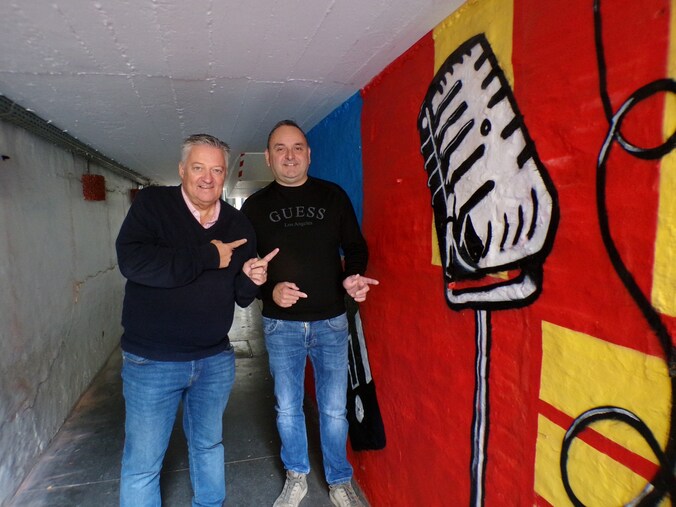 Organisator Geert Van De Velde en dj Koen.