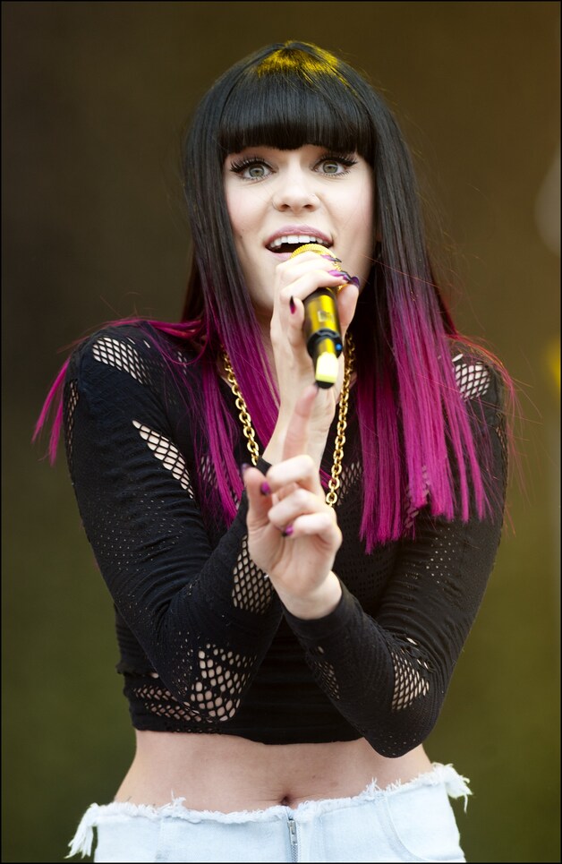 Met lang haar zag Jessie J er zo uit.