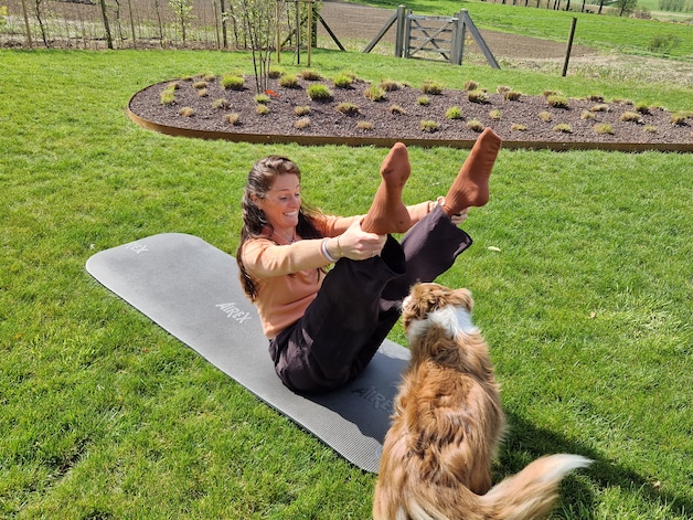 NET OPEN. Van burn-out naar nieuwe start: Stephanie (36) opent yoga- en ...
