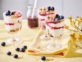 De perfecte start van Moederdag? Deze skyr met pindakaasgranola en blauwe bessen