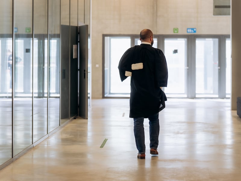 Vader zonder rijbewijs voert zoontje (3) naar eerste schooldag: “Hij wilde enkel bij mama, dus moest ik wel rijden”