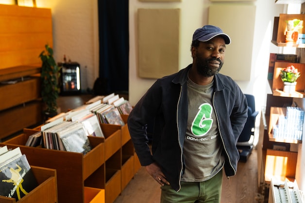 Deejay David ‘DTM Funk’ (36) opent nieuwe vinylshop in Antwerpen: “Elke ...