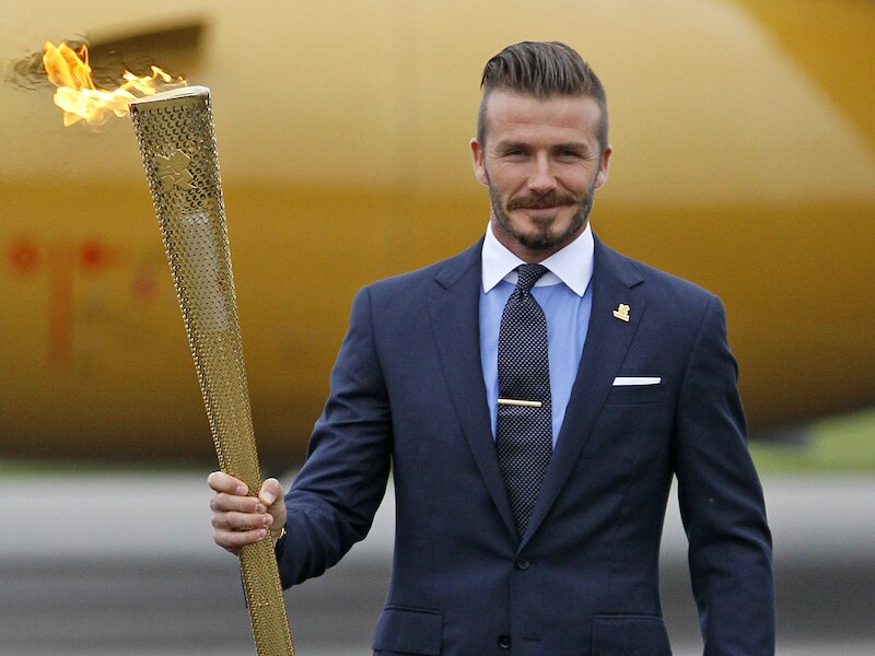Beckham bij de aankomst van de olympische vlam in Groot-Brittannië.