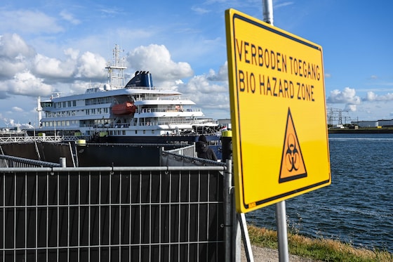 De Hondius in de haven van Rotterdam.