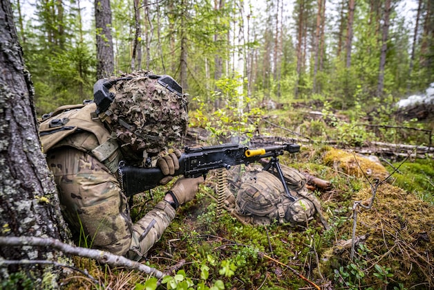 The British military has a military presence with a machine gun that is located in a position in NAVO-opening in Finland. 