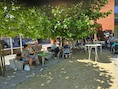 Woonzorgcentrum Aksent heeft dankzij subsidies van RTC West-Vlaanderen en de hulp van Prizma Campus VTI buurtbabbelbanken kunnen plaatsen.