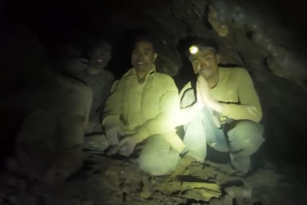 Zeven mannen kwamen vast te zitten in a grot in Laos. 