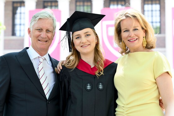 Prinses Elisabeth heeft Harvard-diploma op zak, trotse vader Filip ...