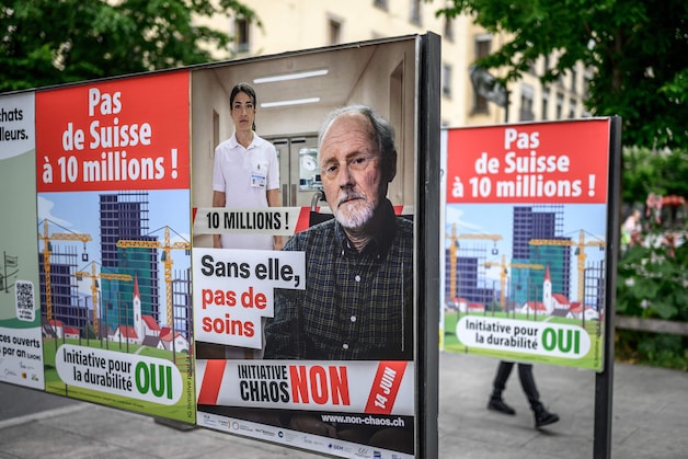 Campaign posters for the referendum. Op de affiches staat onder meer “Nee tegen a Zwitserland with 10 million inhabitants!” 