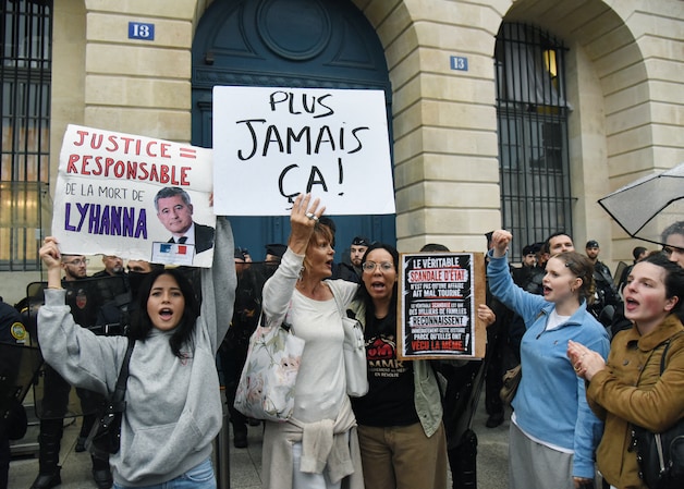   This day we will act again, only before the Ministry of Justice on the Place Vendôme in Paris.