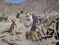 Schade in een Afghaans dorpje na een Pakistaanse luchtaanval.