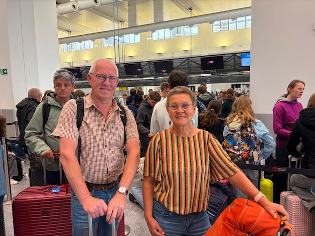 Regine (62) and Dirk (64) from Poperinge are standing in a long queue at the check-in. Moreover, it is not the first time that they have been affected by a strike at the airport.