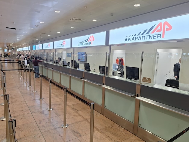 Around 9:30 am the queues at the Aviapartner check-in counters had disappeared again.