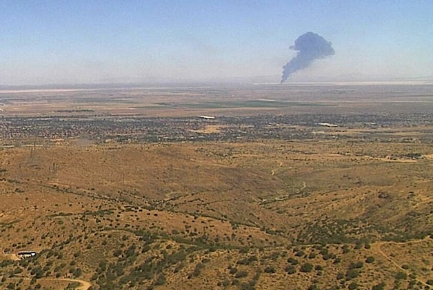 Security camera footage shows clouds of smoke at Edwards Air Force Base. (15/06/26)