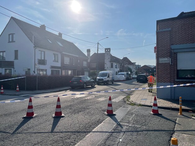 In de Rode Dreef in Marke (Kortrijk) is het levenloze lichaam van een man gevonden