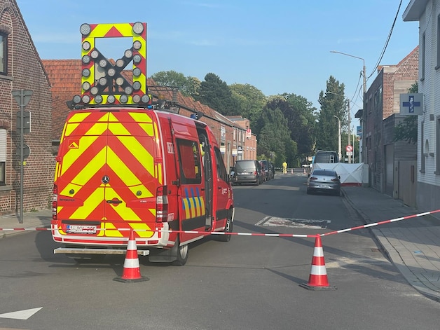 In de Rode Dreef in Marke (Kortrijk) is het levenloze lichaam van een man gevonden
