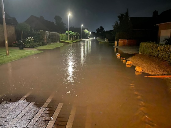 In Ooigem (Wielsbeke) streets were flooded.