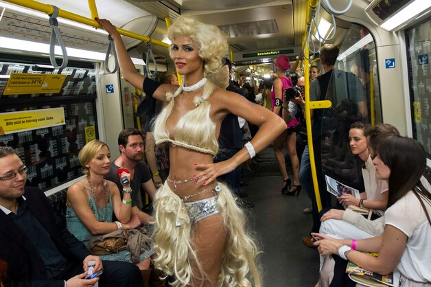 Een opgemerkt optreden in de Berlijnse metro.