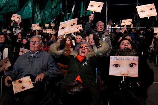 Mensenrechtenactivisten reageerden opgelucht na de veroordeling van Videla in Buenos Aires.