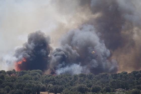 Incendie de forêt près de la ville de La Bisbal d'Empordà en Catalogne.
