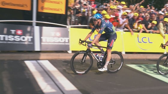 “Deze is voor Bertrand”: emotionele Tim Merlier draagt sprintzege op ...