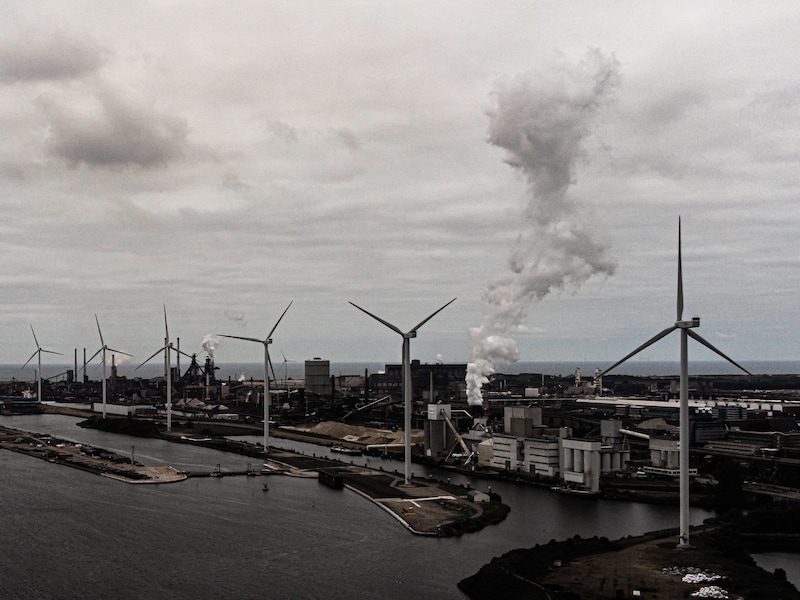 Wereld stevent met huidig beleid af op 2,8 graden opwarming: uitstoot moet tegen 2030 met 18 procent dalen om klimaatdoel van 1,5 graden nog te halen