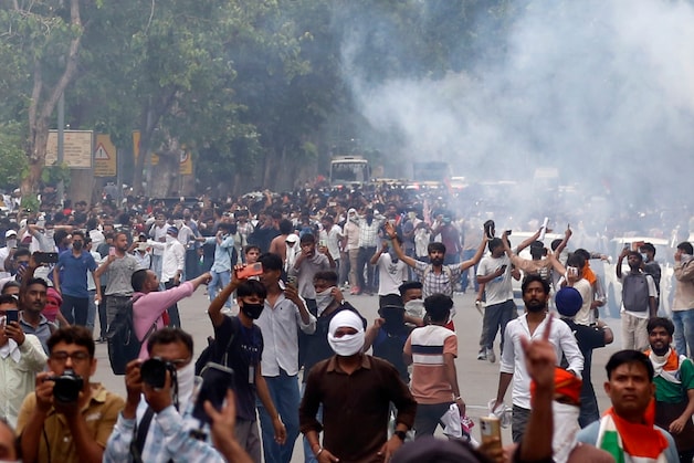 ‘Kakkerlakkenprotest’ in New Delhi: duizenden Indiërs op straat tegen ...