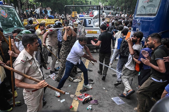 ‘Kakkerlakkenprotest’ in New Delhi: duizenden Indiërs op straat tegen ...