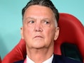 “Ze denken alleen maar aan het geld”: ex-trainer Louis van Gaal haalt snoeihard uit naar UEFA en “belachelijke” Champions League