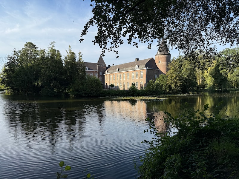 Vijf sprookjesfiguren brengen Park Kruikenburg tot leven dankzij Ternatse schoolkinderen: “Hun fantasie krijgt hier een plekje”
