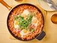 De beste snelle hap na een schooldag: deze orzo-shakshuka
