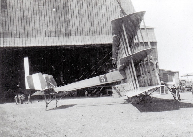 Hier stonden ooit Duitse zeppelins en Charles Lindbergh landde er: de ...