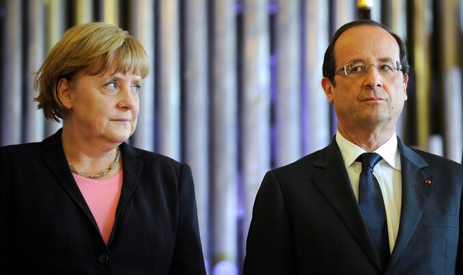 Hollande wil extra geld voor Griekenland, Merkel is daar niet over te spreken.