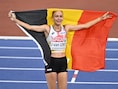 “Echt te zot voor woorden”: Jana Van lent snelt naar bronzen plak op de 10.000 meter en kan tranen niet bedwingen
