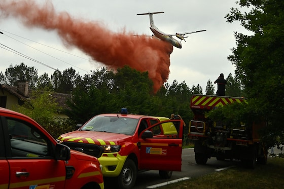 Blusvliegtuigen waren nodig om de brand onder controle te krijgen