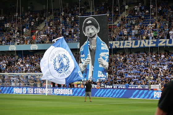 De tifo voor Michiel tijdens het herdenkingsmoment voor Michiel Vandeweert tijdens de match van KRC Genk tegen KVC Westerlo.