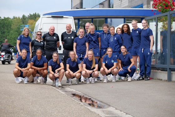 De meisjesgroep van KRC Genk.