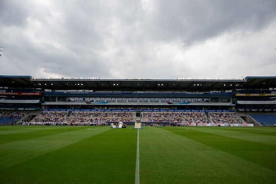 2.500 mensen verzamelden zich in het stadion om afscheid te nemen van Michiel.