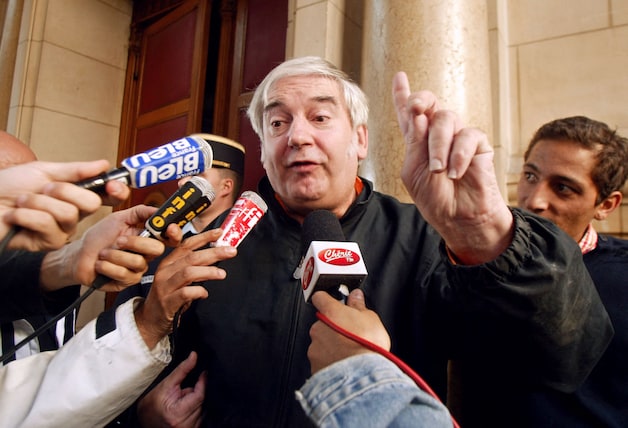 noel-godin-bij-de-rechtbank-in-2002-voormalig-frans-minister-jean-pierre-chevenement-kreeg-uiteindelijk-een-schadevergoeding-in-die-zaak