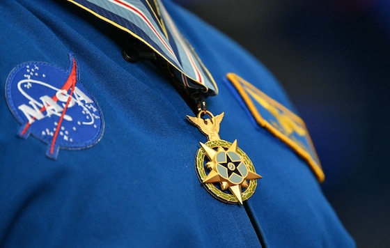 De Congressional Space Medal of Honor.