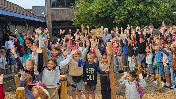“Warme school” Montessori Duffel opent vergroende speelplaats: “Een ...