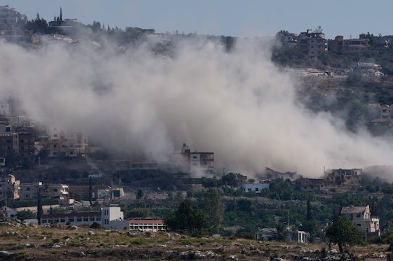 Illustratiebeeld. Israëlische troepen slopen woningen in het dorp Mansouri, in het zuiden van Libanon. (03/09/26)