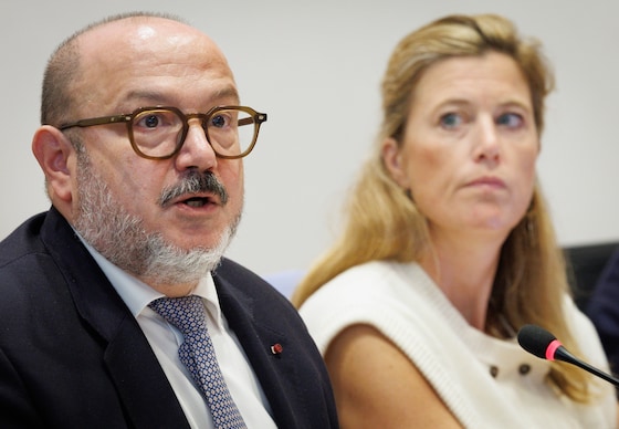 Minister van Binnenlandse Zaken, Bernard Quintin, naast Annelies Verlinden, minister van Justitie.