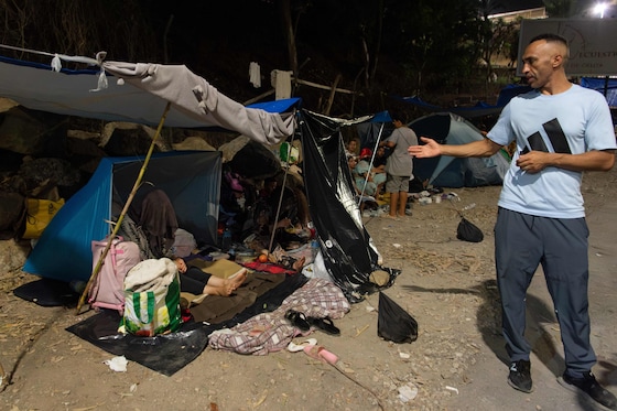 Vluchtelingen leven in tenten in afwachting van hun asielaanvraag in Ceuta.