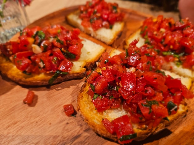 RESTOTIP. Pizza Rossa in Wetteren: knapperige bruschetta, luchtige ...